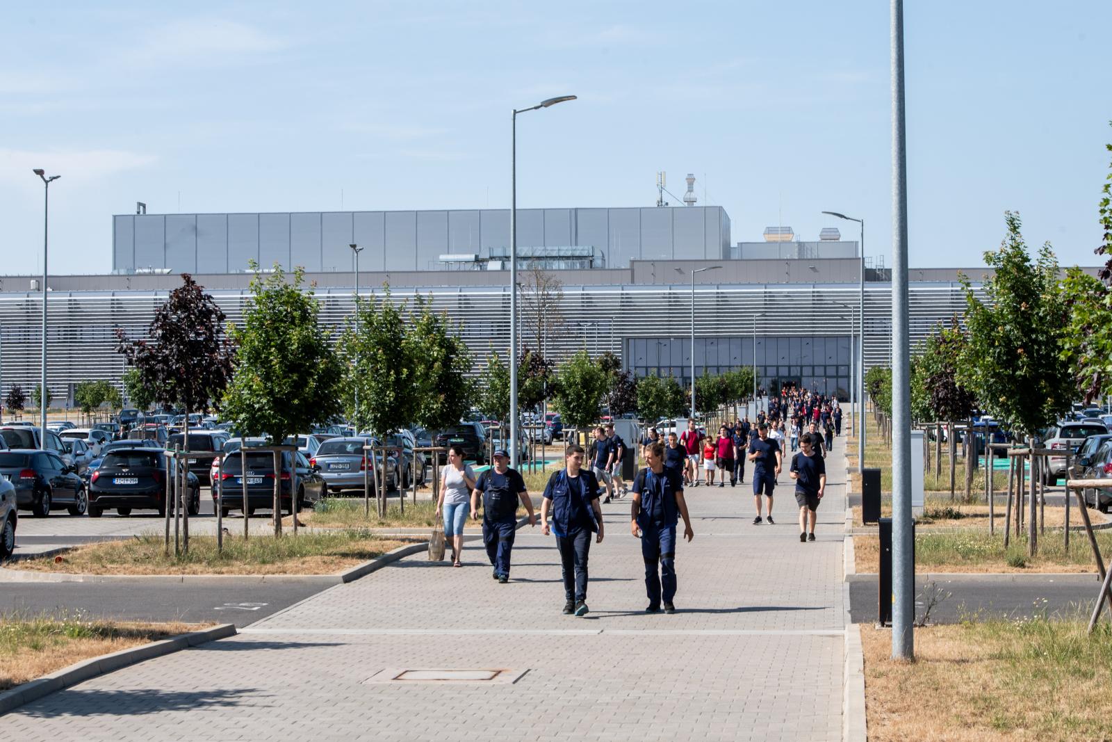 Meglepően jó adat jött a gazdaságról, Magyar Pétert is megihlette