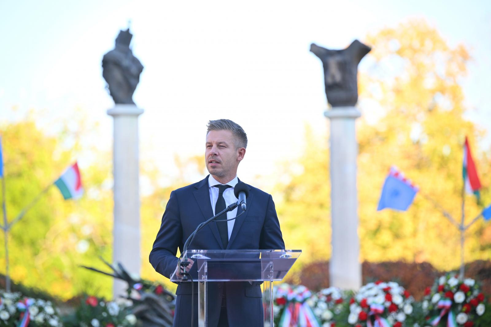 Magyar Péter: Az aradi vértanúknak azért kellett meghalniuk, mert a szabadabb, függetlenebb, önálló Magyarországért álltak ki