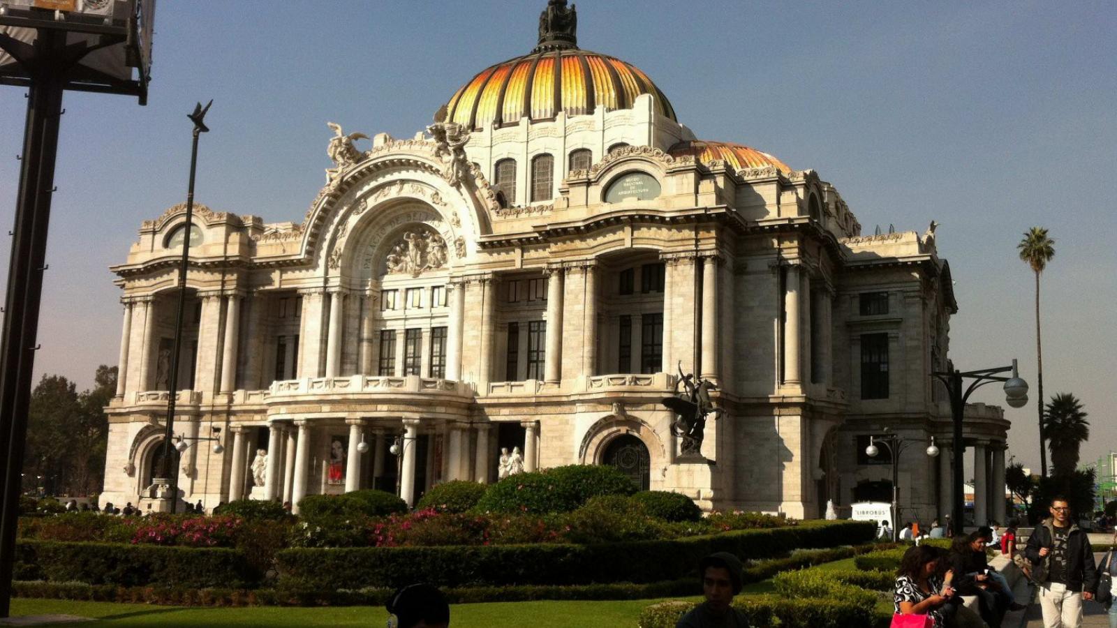 Palacio de Bellas Artes – A Szépművészetek Palotája A SZERZŐ FELVÉTELE