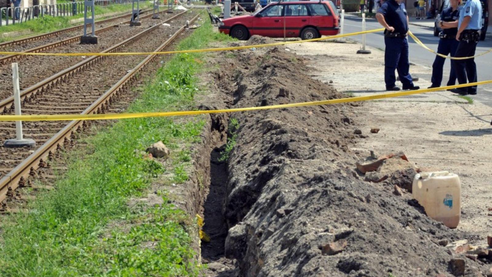 Munkagödör a fővárosban, a XIV. kerületi Nagy Lajos király útján, ahol második világháborús aknavetőgránátot találtak a 3-as, 62