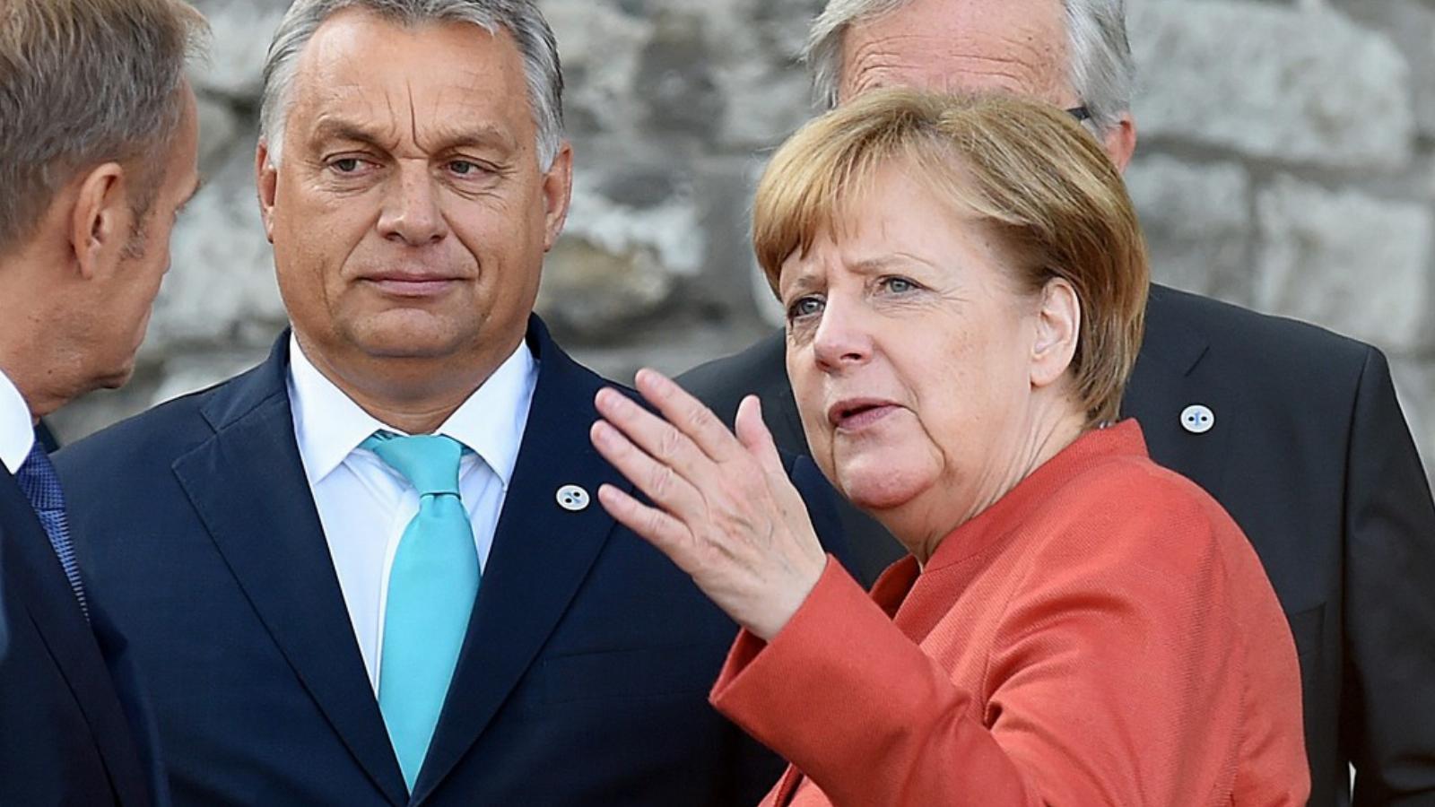 Merkel és Orbán: Irányba fordították