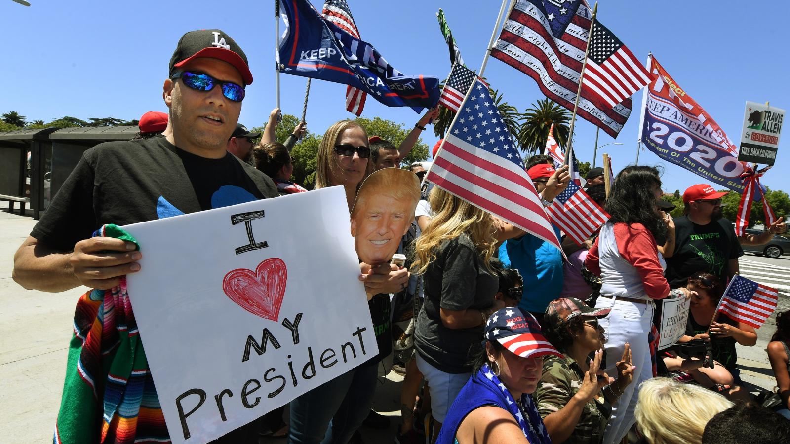 Trump hívei egy kaliforniai előválasztási gyűlésen