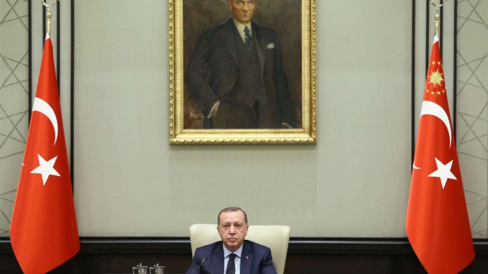 Recep Tayyip Erdogan török államfő elnöki palotájában.