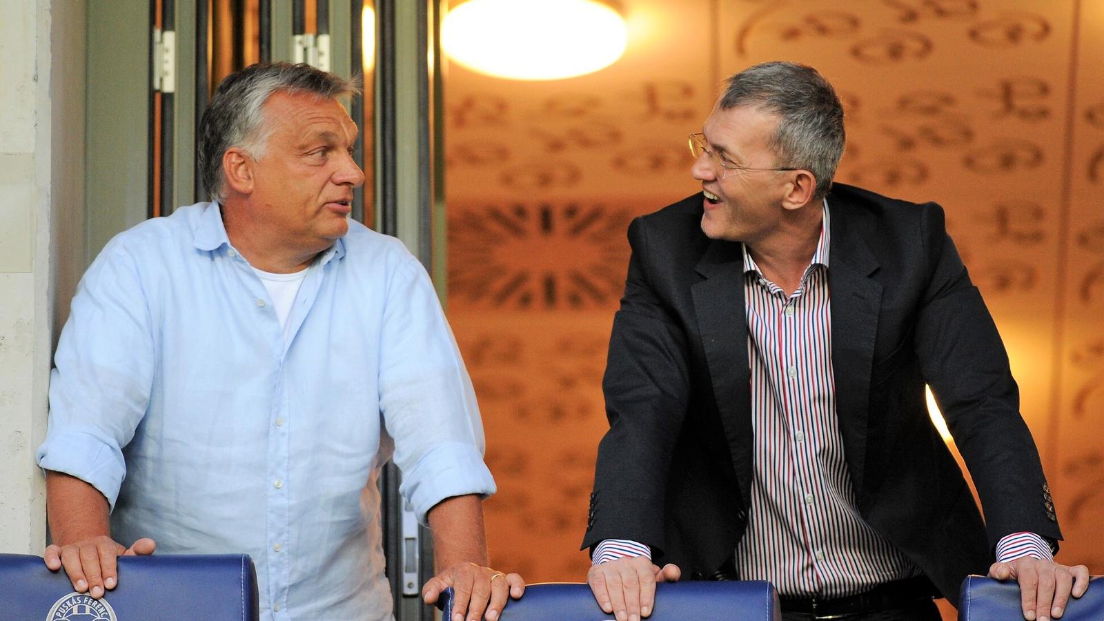 Orbán Viktor és Garancsi István a felcsúti focistadionban, 2017.augusztus 24-án