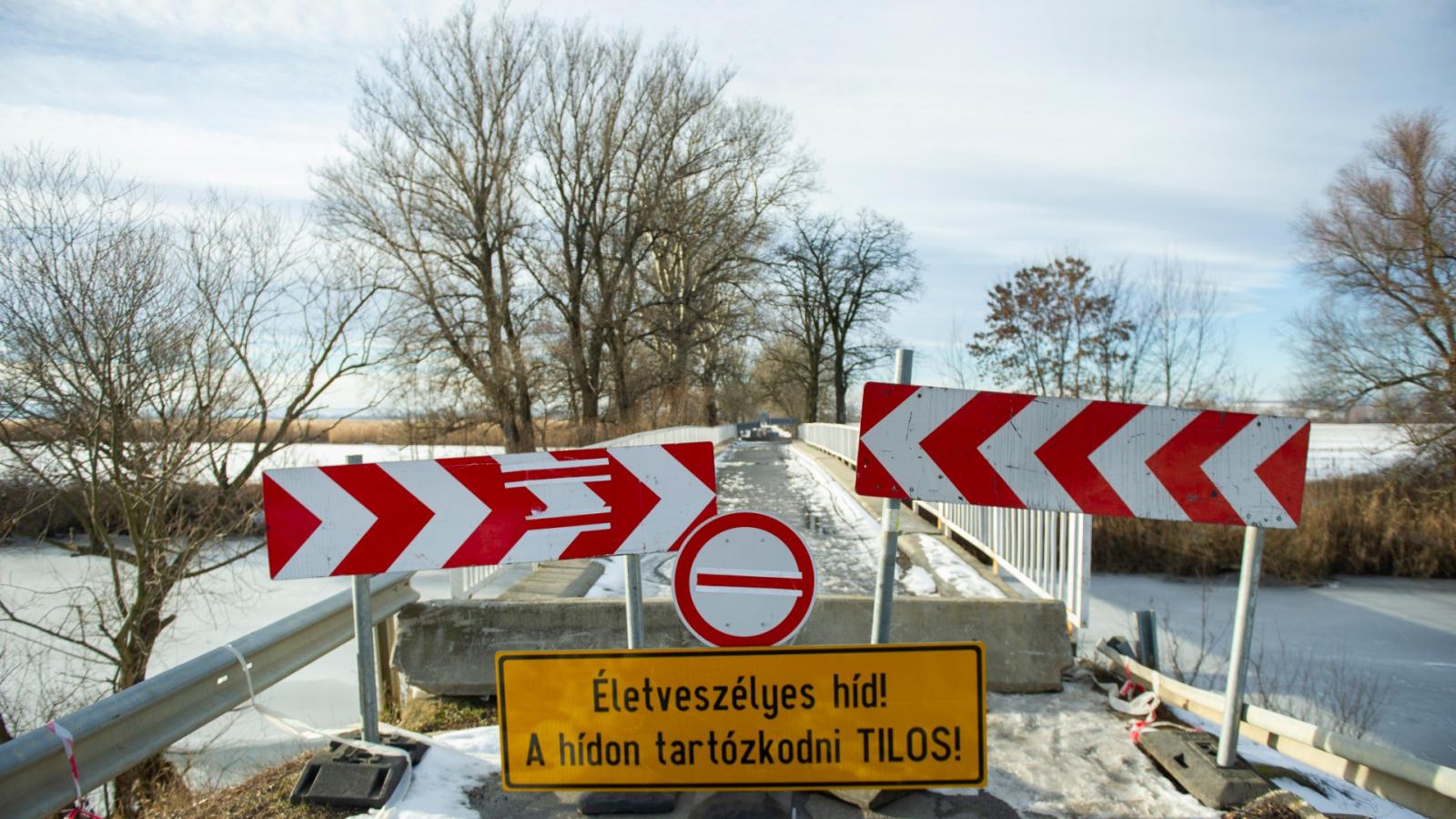 Több száz ember és jó néhány vállalkozás sorsát keseríti meg az, hogy lezárták a hidat