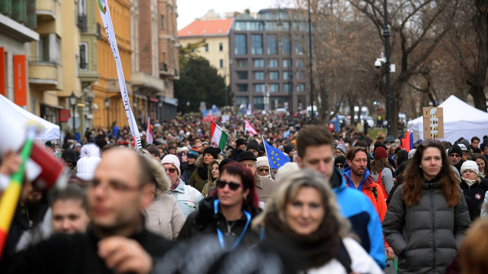 A kép egy korábbi demonstráción, az Elegünk van című tüntetésen készült