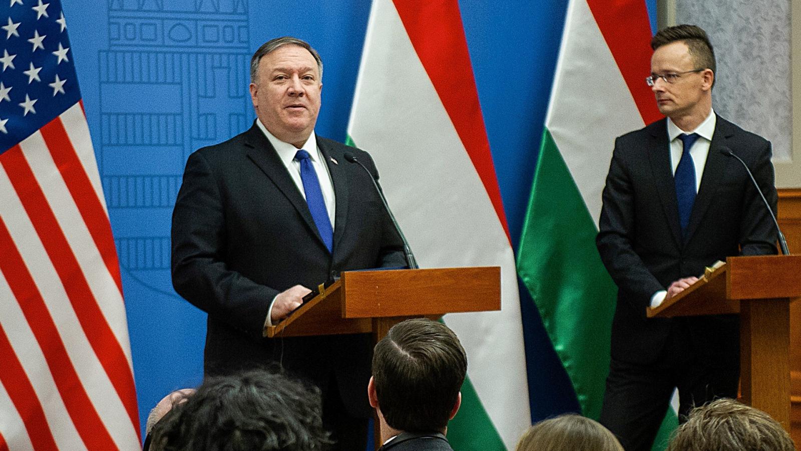 Udvarias félmosoly Mike Pompeo arcán, komoly magyar engedmények a háttérben