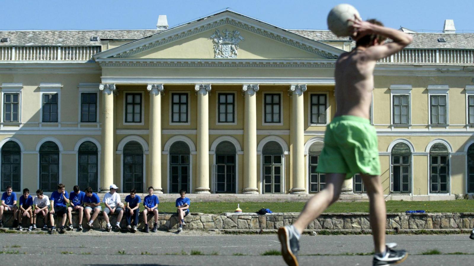 A kormány nyárig felszámolná az intézményt