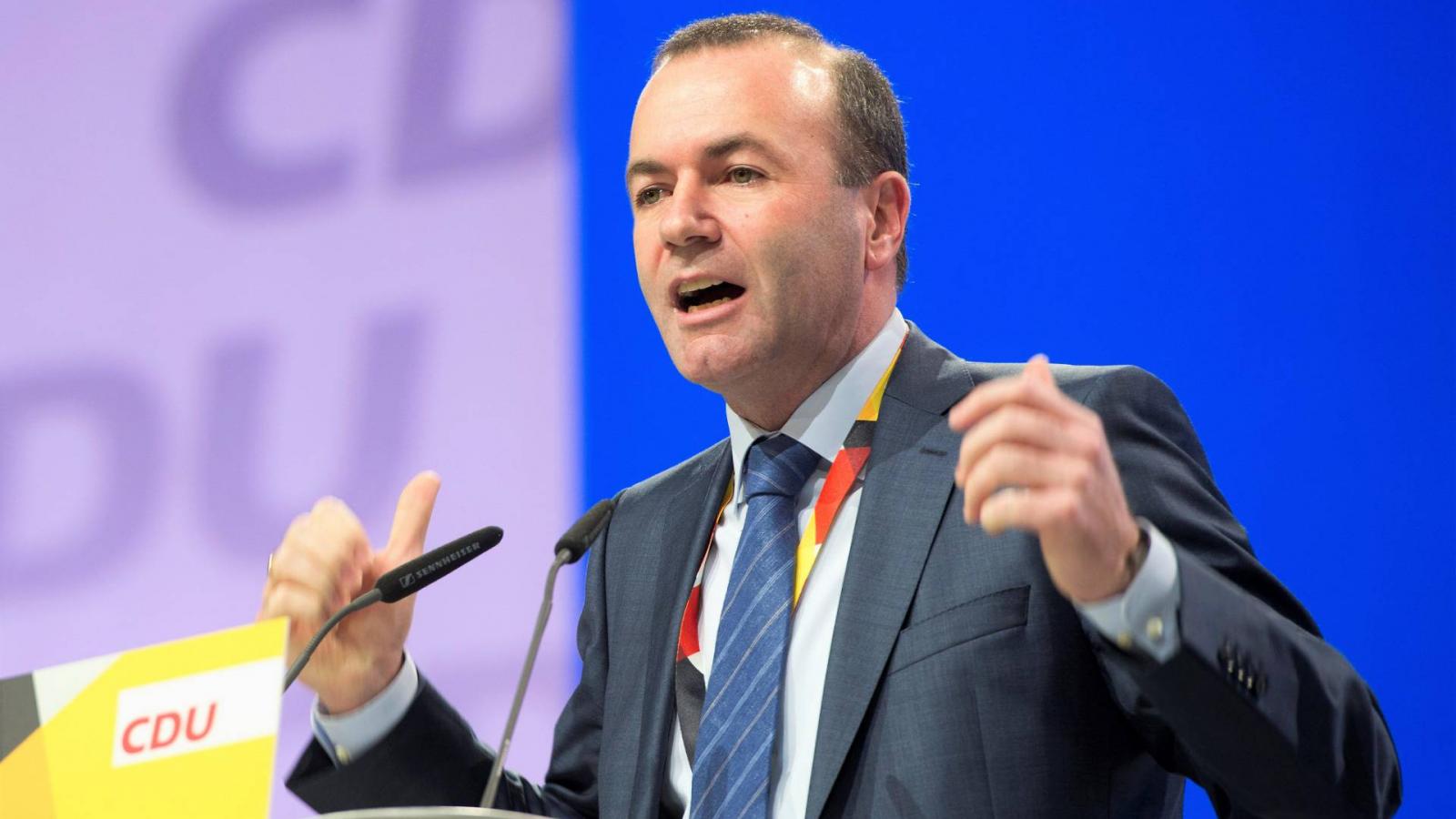 Manfred Weber a sajtó kizárásával tárgyal Orbán Viktor kormányfővel.