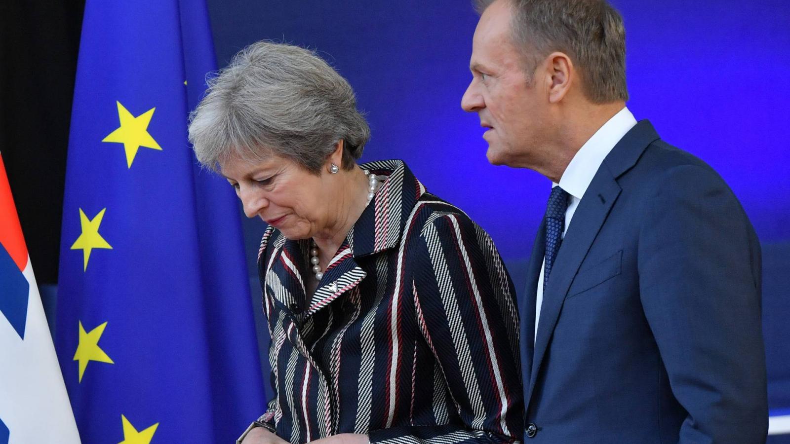 Theresa May levelet írt Donald Tusknak