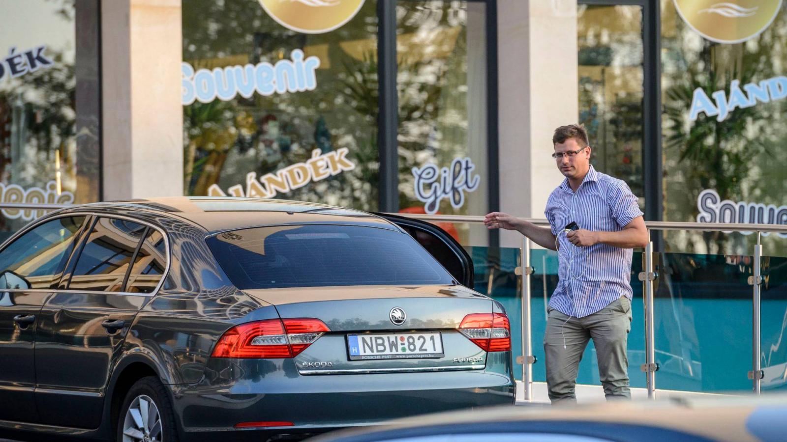 Gulyás Gergely a párt frakcióvezető-helyettese érkezik a Fidesz-KDNP kihelyezett tanácskozásának helyszínére Balatonfüreden 2016