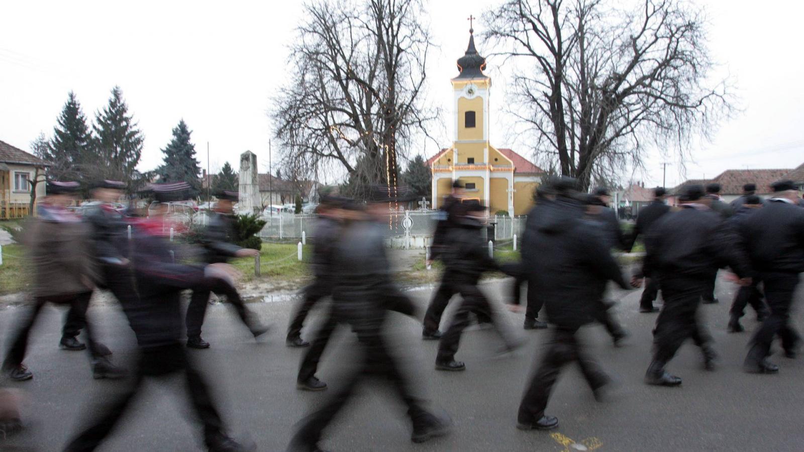 Korábban a Magyar Gárda vonult demonstratív jelleggel