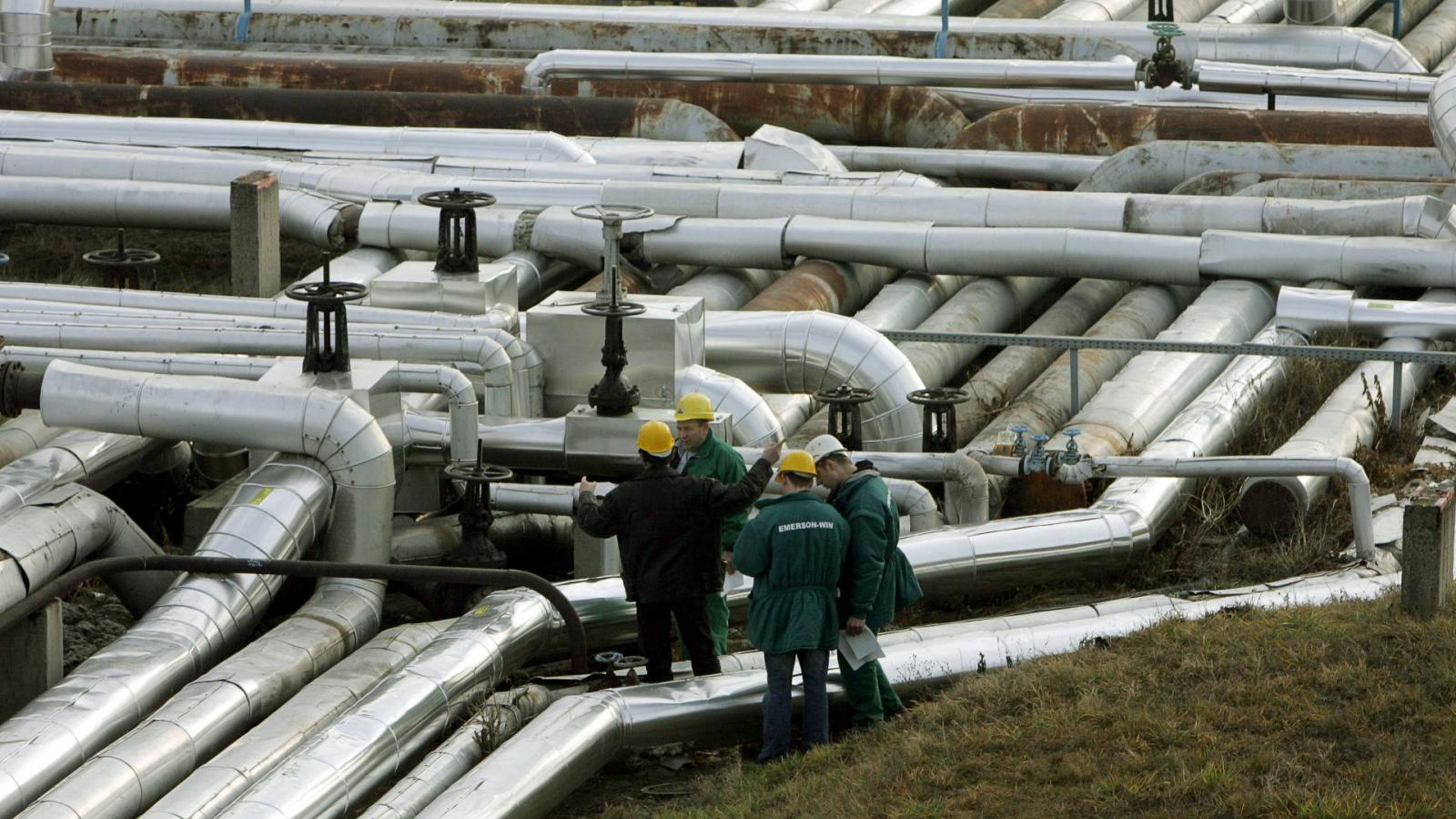 HUNGARY-RUSSIA-BELARUS-ENERGY-OIL-TRADE-PIPELINE