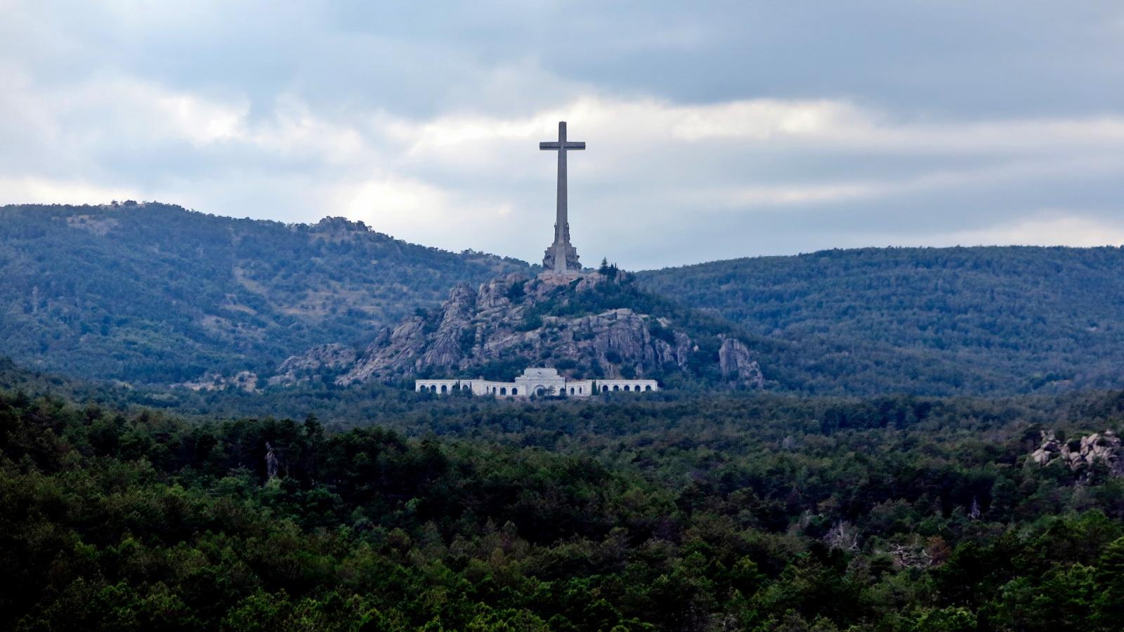 Franco jelenlegi sírja.