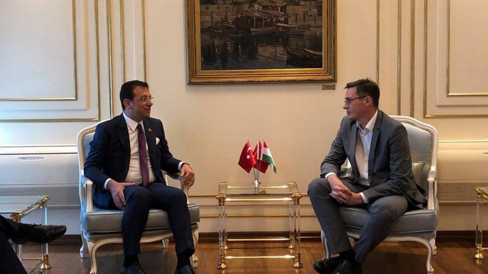 Ekrem Imamoglu (bal) és Karácsony Gergely megbeszélése az iszambuli városházán