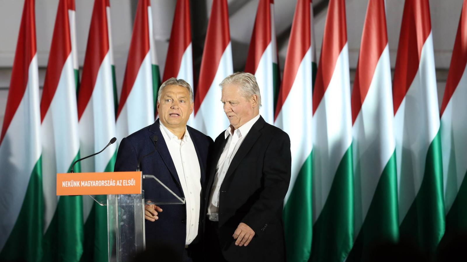 Orbán Viktor és a leköszönő főpolgármester