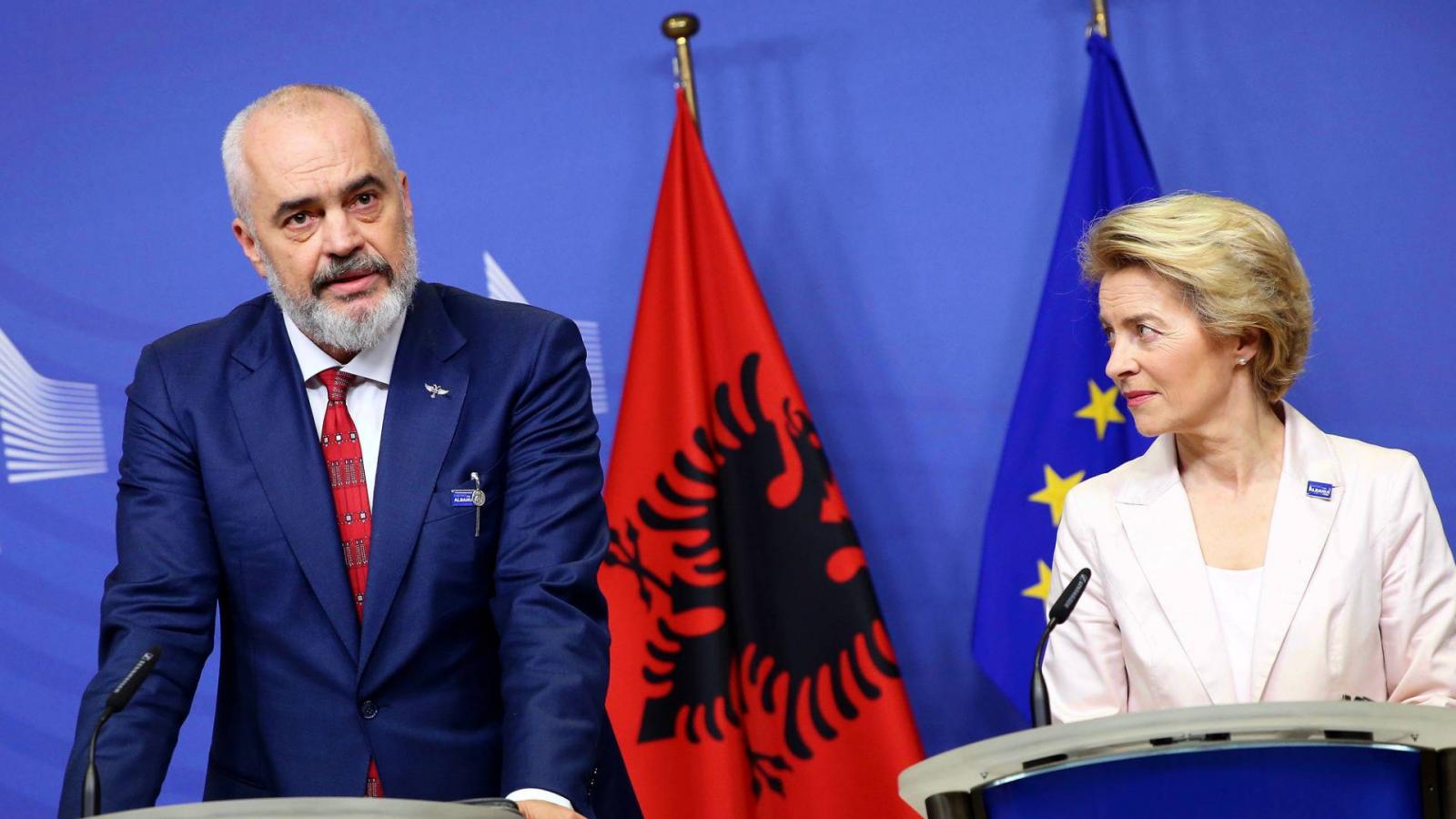 Edi Rama, albán miniszterelnök és Ursula von der Leyen