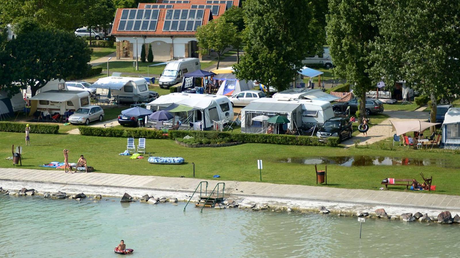 A Balatonnál egyelőre a foglalások 15-20 százalékát visszamondták