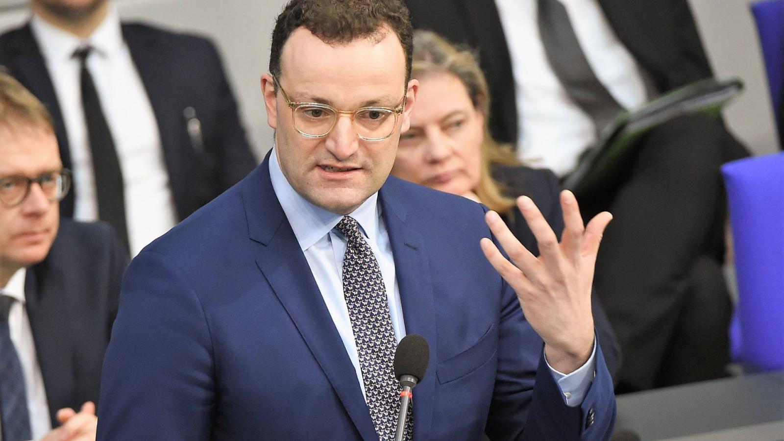 Jens Spahn egészségügyi miniszter valóságos sztárrá vált