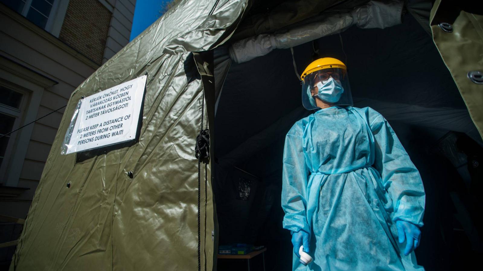 a Honvédkórház Róbert Károly körúti székhelyén már csak így lehet bejutni