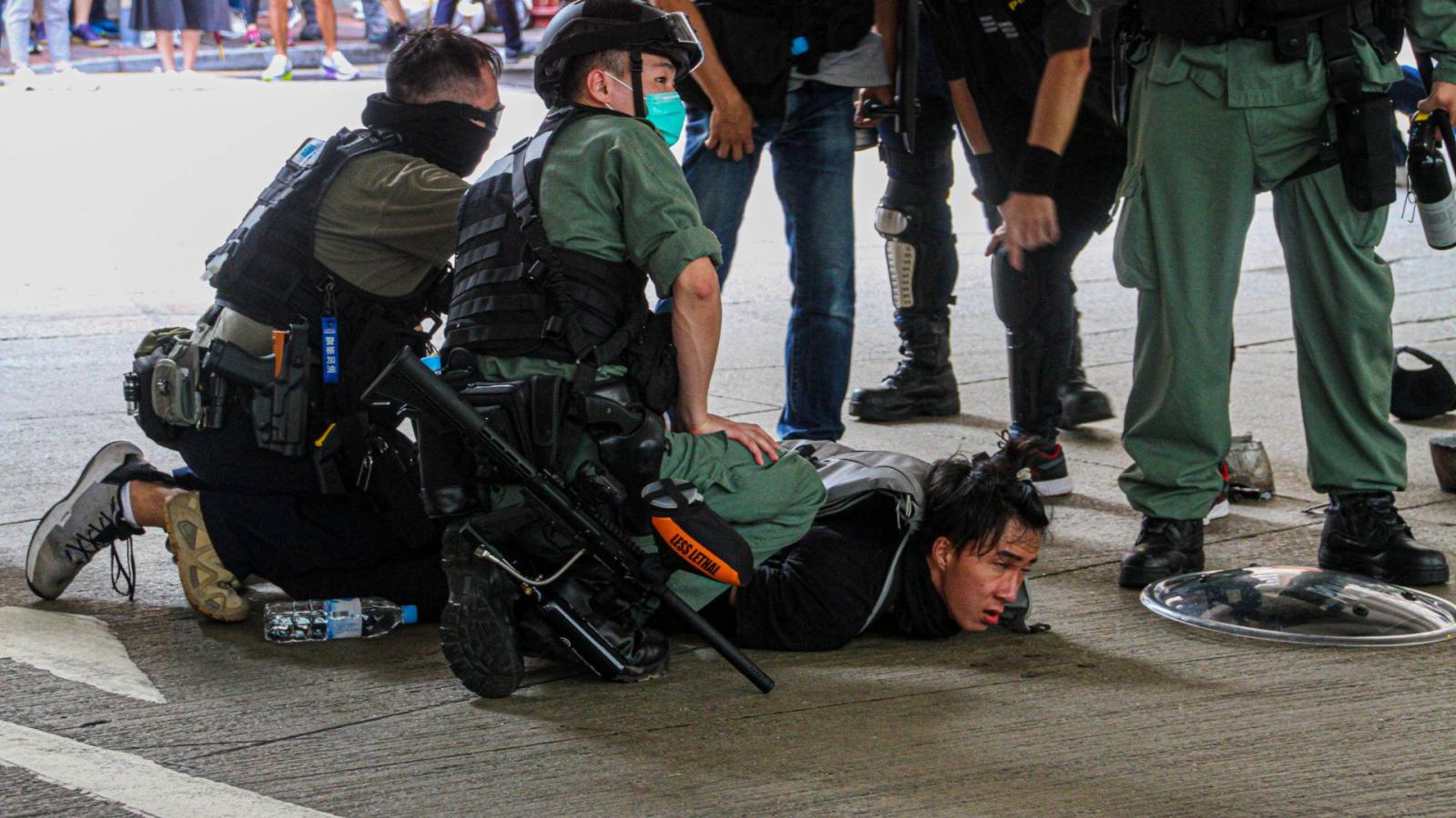 Egy tüntetőt vesznek őrizetbe Hongkongban