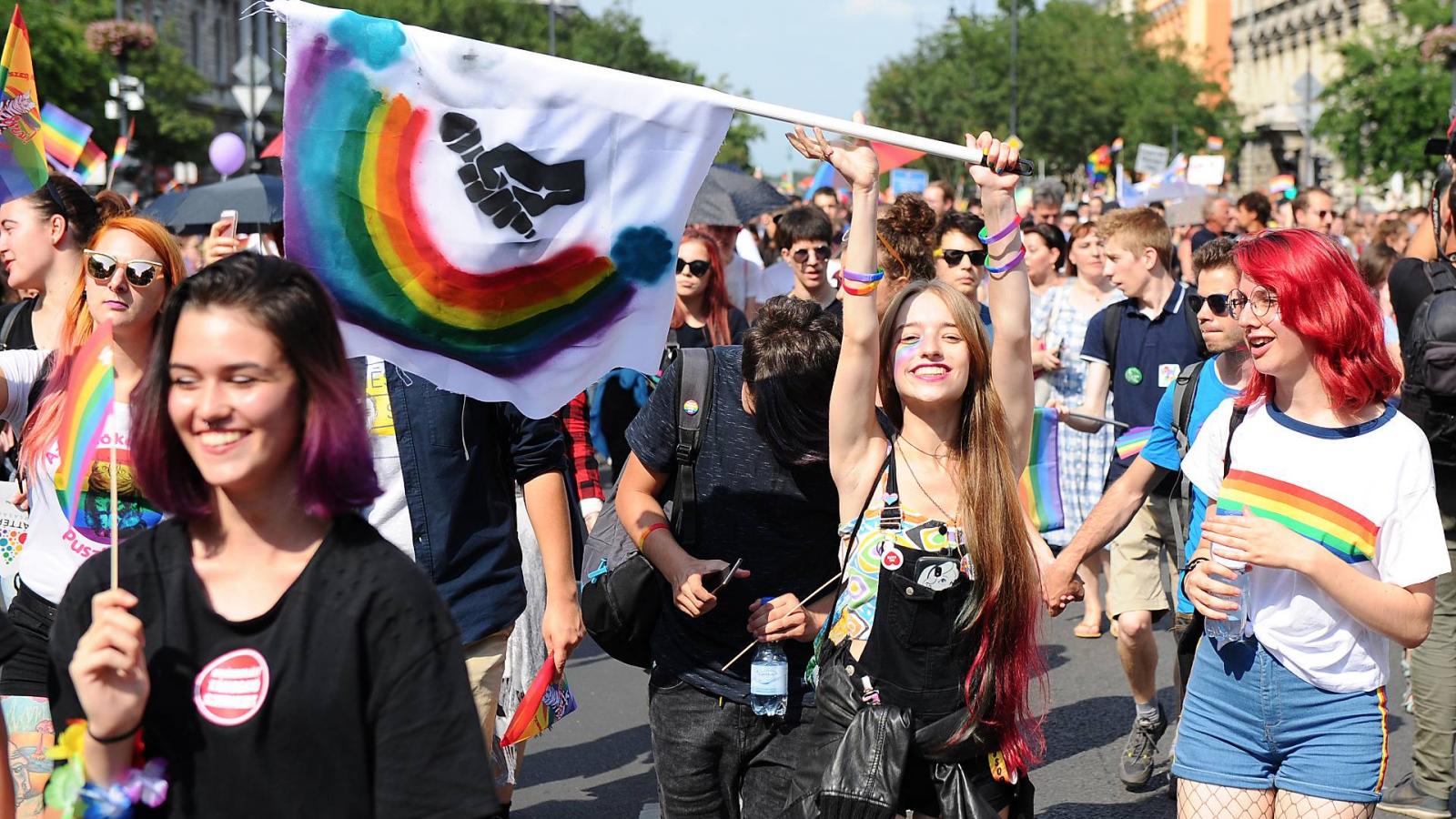 Utcai jelenet a 2018-as Budapest Pride-ból. 2020-ban a koronavírus miatt nem lesz felvonulás