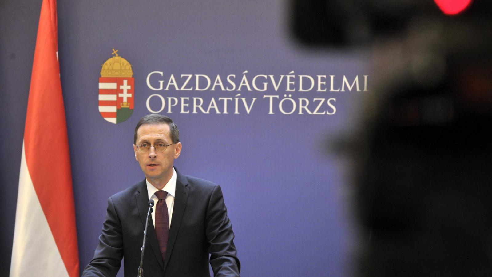 Varga Mihály pénzügyminiszter a Gazdaságvédelmi Operatív Törzs ülését követően tartott sajtótájékoztatón a Pénzügyminisztériumban 2020. július 9-én