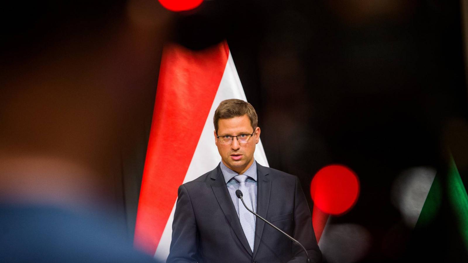 Gulyás Gergely, a Miniszterelnökséget vezető miniszter a Kormányinfó sajtótájékoztatón a Karmelita kolostorban