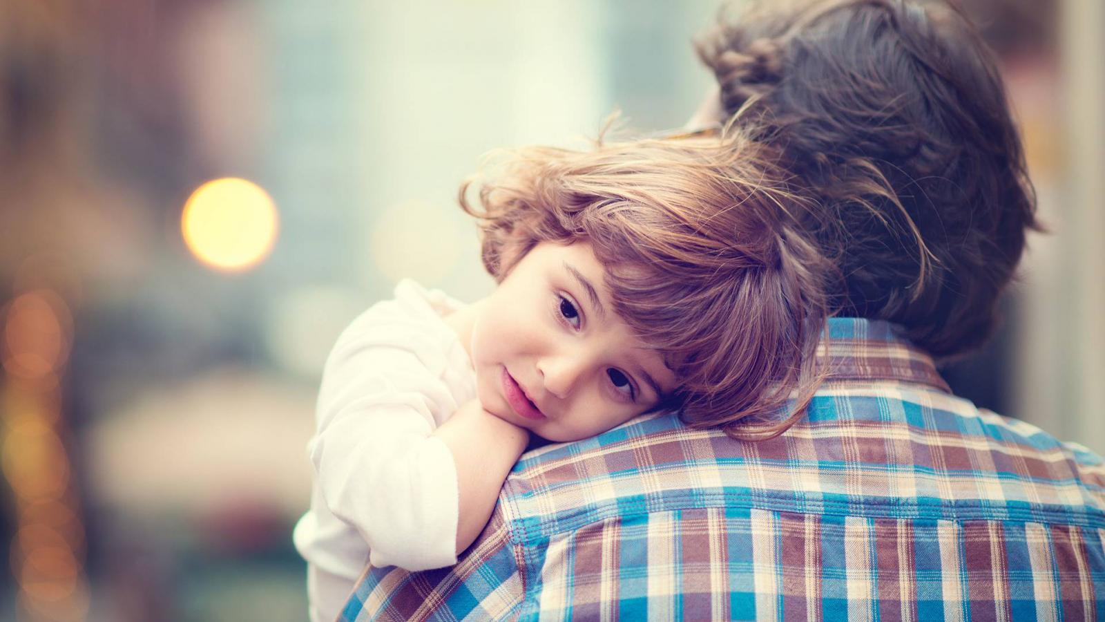 Little,Girl,Resting,On,Her,Father`s,Shoulder