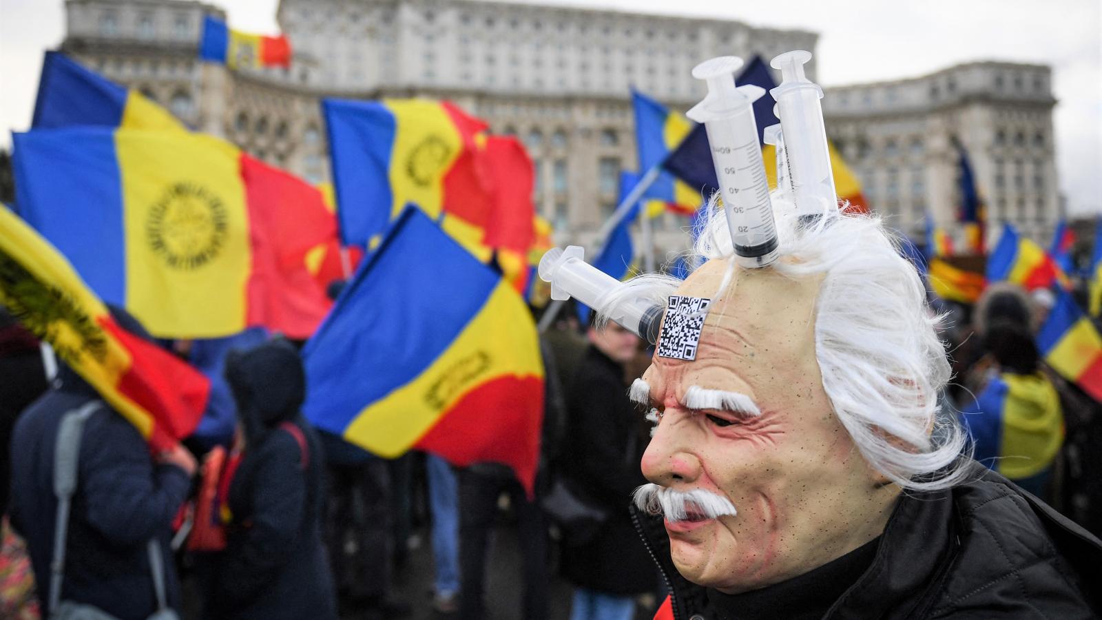 <p>Oltásellenes AUR-tüntetés a bukaresti parlament előtt</p>