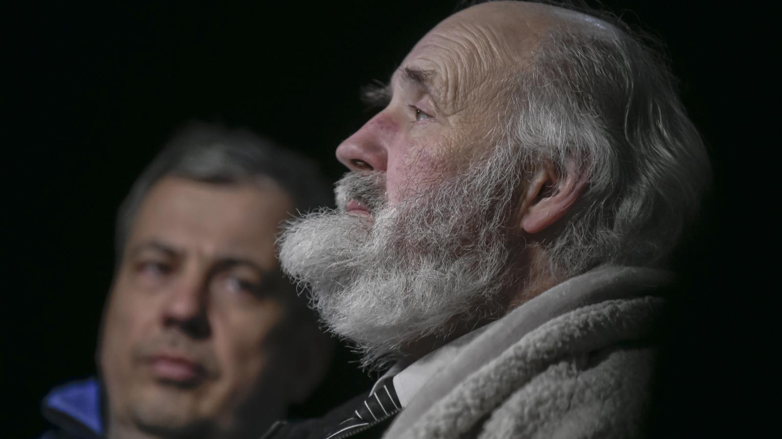 Csoportosan elkövetett hivatalos személy elleni erőszak miatt vádat emeltek Iványi Gábor és több ellenzéki politikus ellen