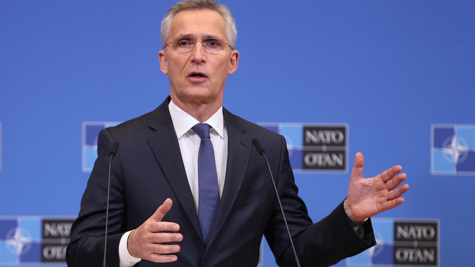 Jens Stoltenberg szerint fognak aktiválni védelmi terveket