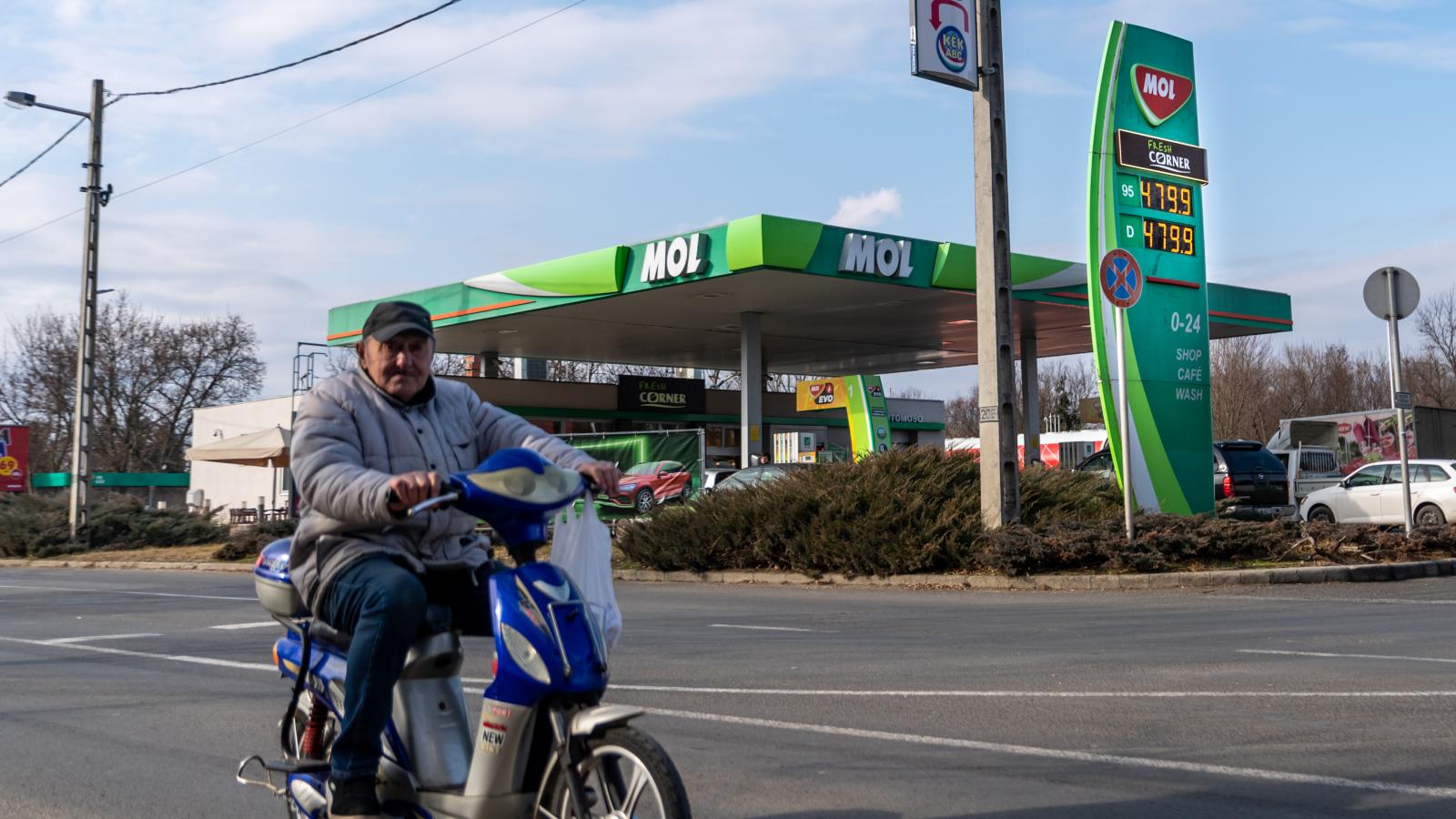 A csak piaci árra jogosult teherautók átlag 687 forintért jutnak gázolajhoz