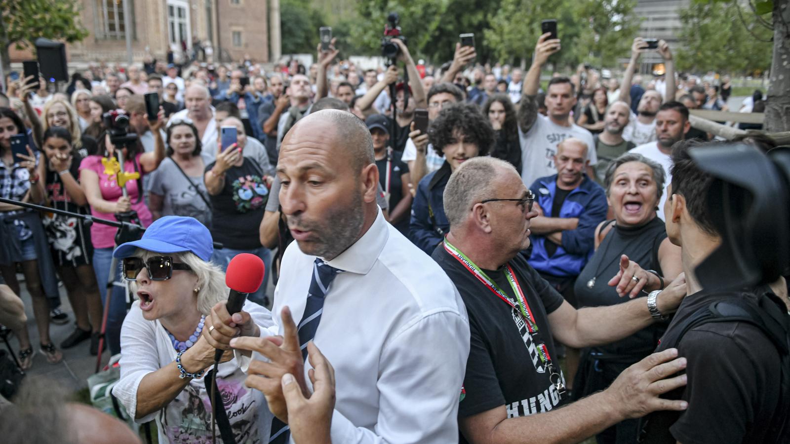 Szabó Bálint idén augusztus 20-án a budapesti Dózsa György úton szónokol