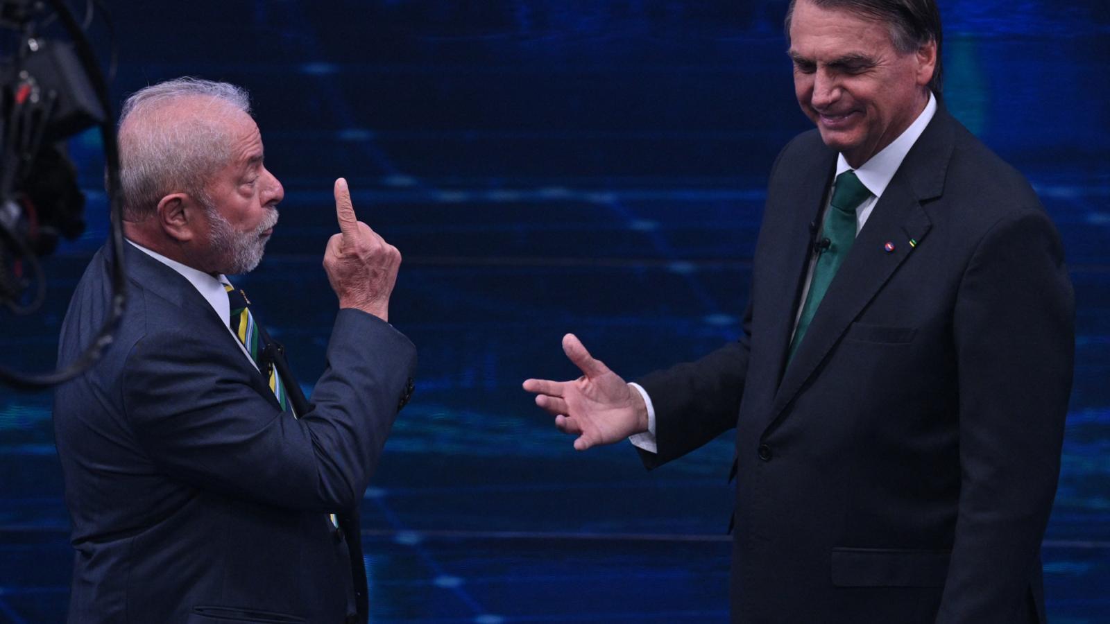 Luiz Inacio Lula da Silva és Jair Bolsonaro egy október 18-i televíziós vitán