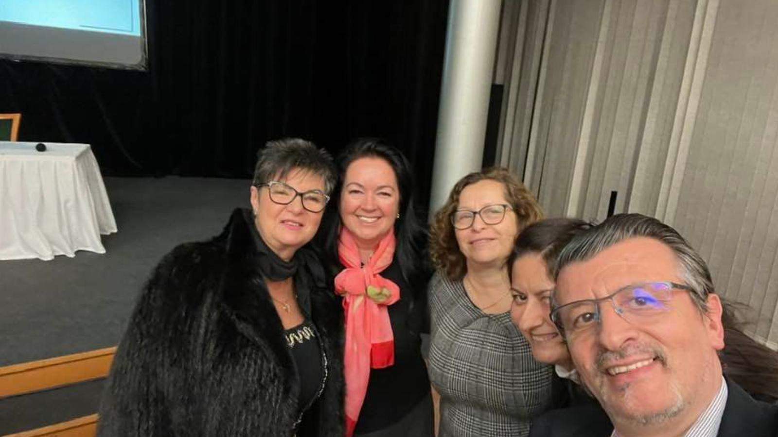 Pappné Gyulai Katalin (a kép bal szélén) a Fidesz szankcióellenes rendezvényén