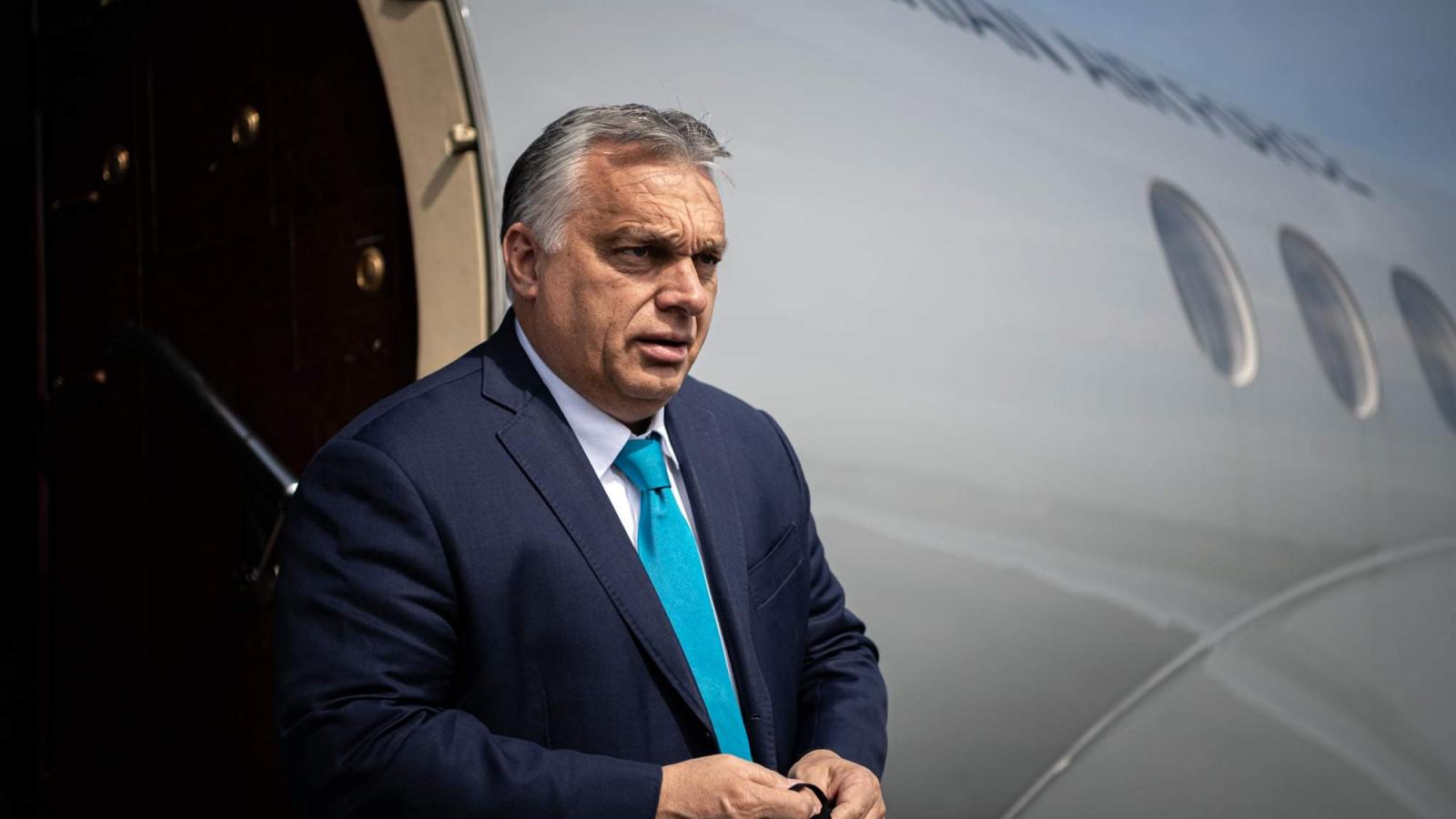 Orbán Viktor 2021. május 28-án landolás után Londonban