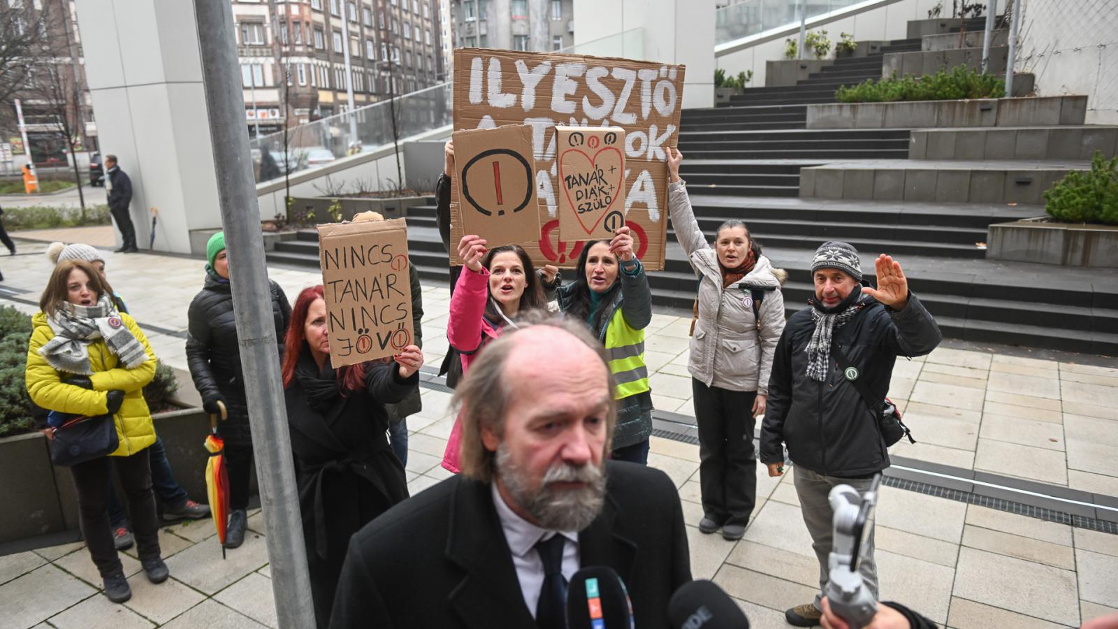 Horváth Péter, a Nemzeti Pedagógus Kar elnöke egy 2021-es demonstráción
