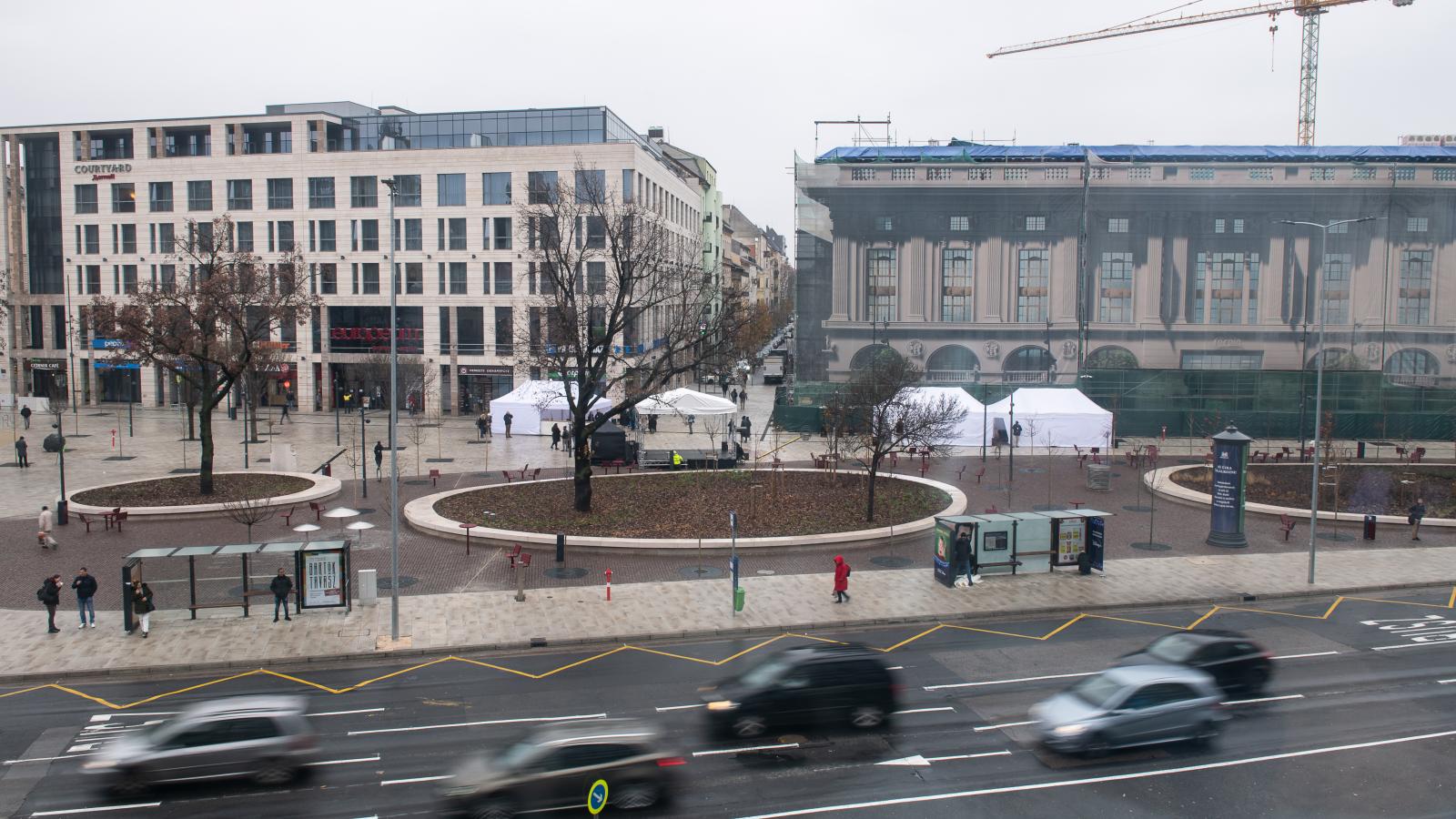 Ha a Blaha Lujza tér felújításához a kormány 60 százalékban hozzájárult volna, akkor a fővárostól kérhette volna a kivitelezés előtt a tér tulajdonjogának átadását