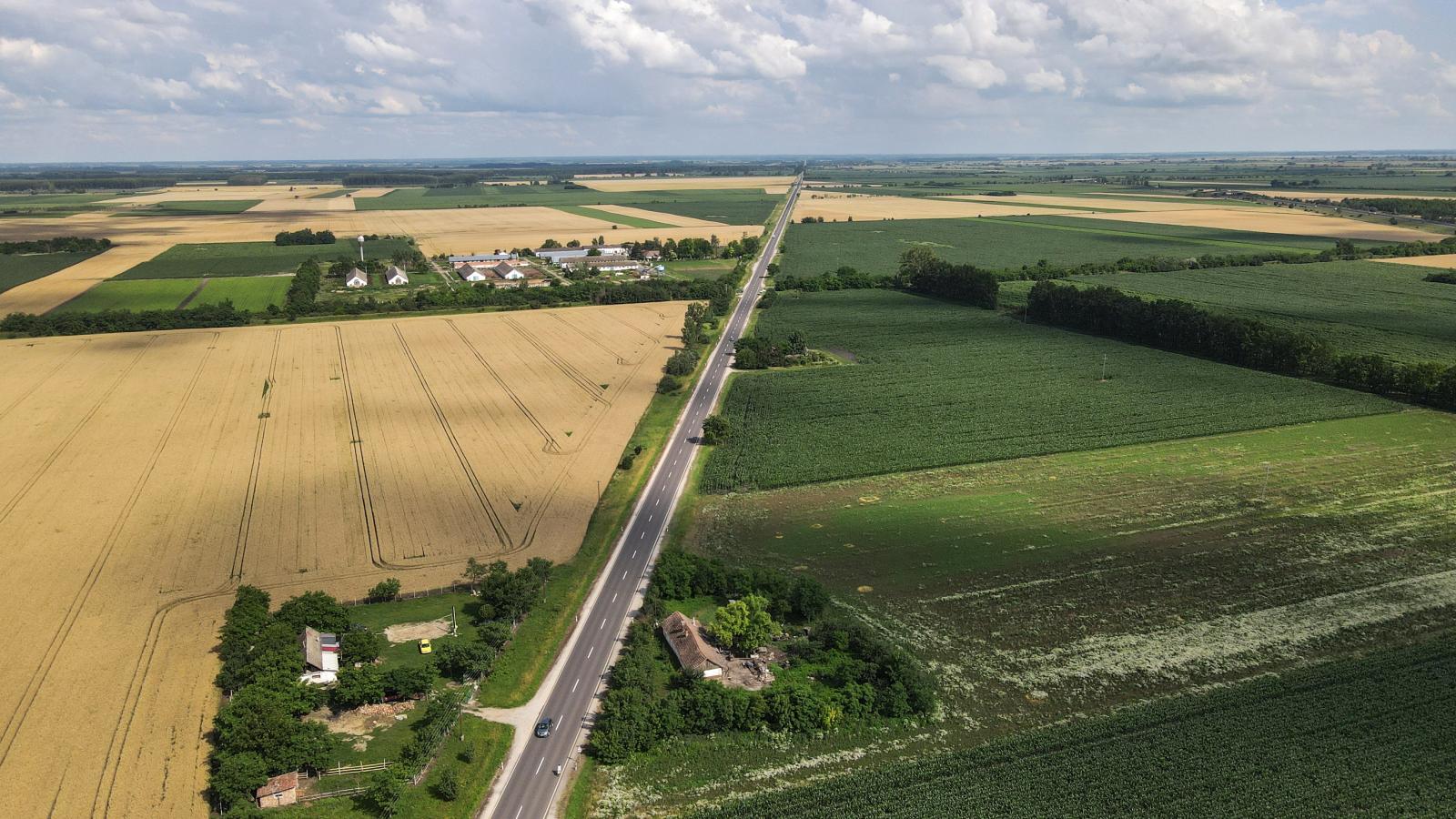 Hajdúnánás külterülete. Ezen a településen is létezik az adó