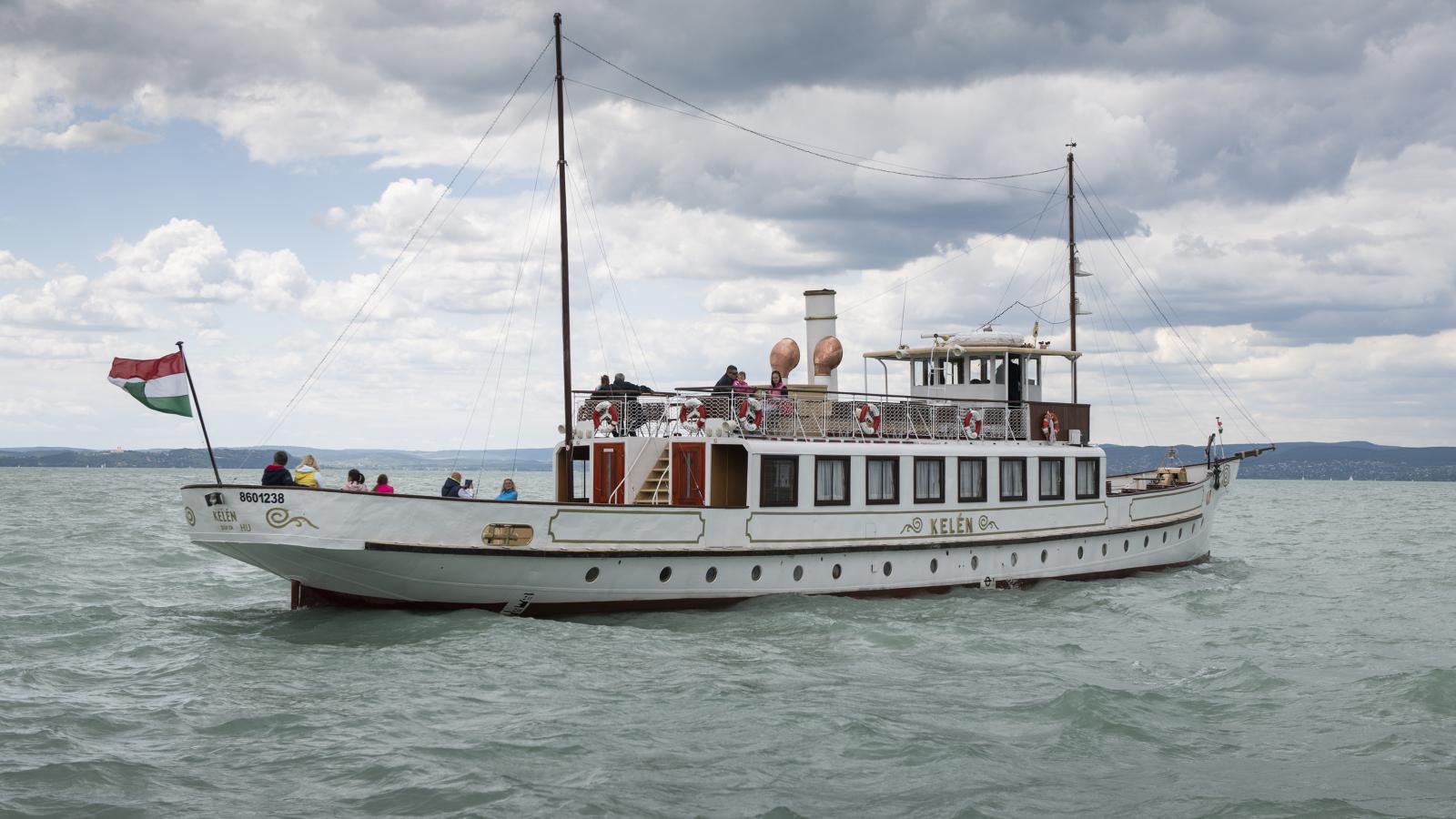 Csak az a hajó futhat ki a kikötőből, amely már eljutott a Balatonra. Új járművek aligha érkeznek az idén a Sió csatornán