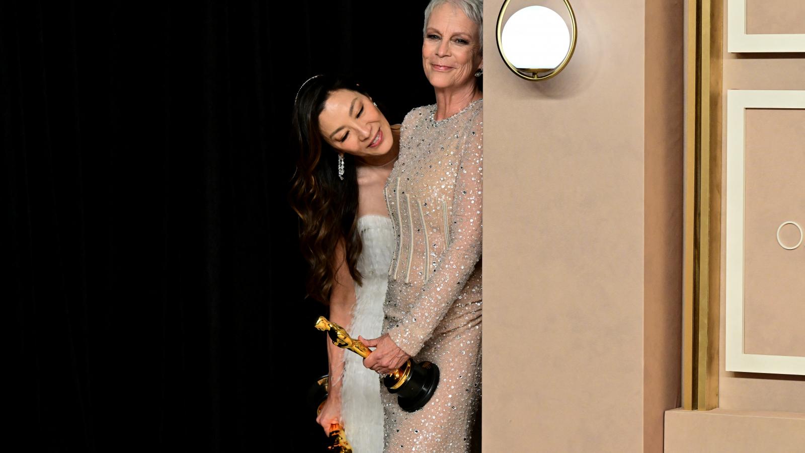 Michelle Yeoh és Jamie Lee Curtis