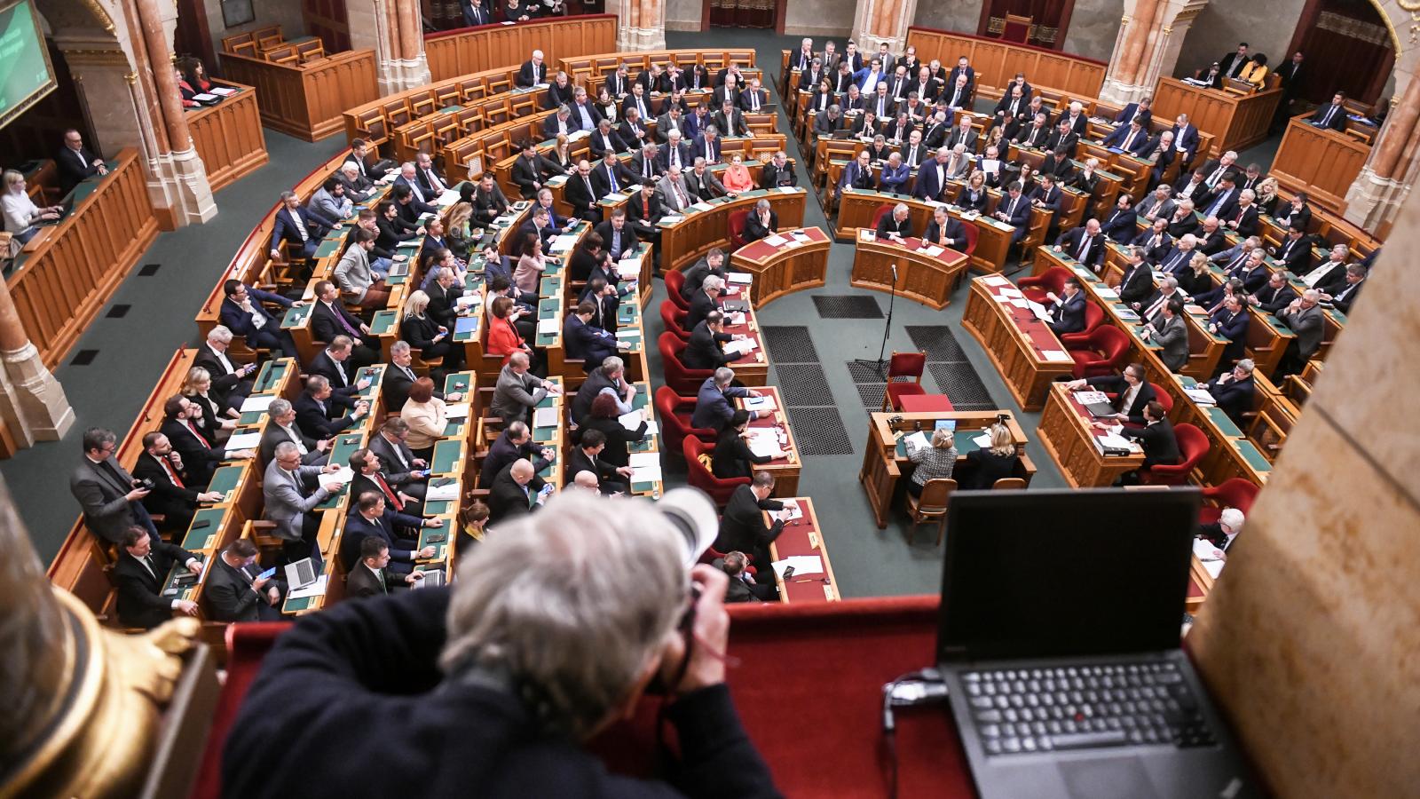 A parlament a finnek esetében már megadta a jóváhagyást, a svédeknél viszont kivár, ahogy Törökország is