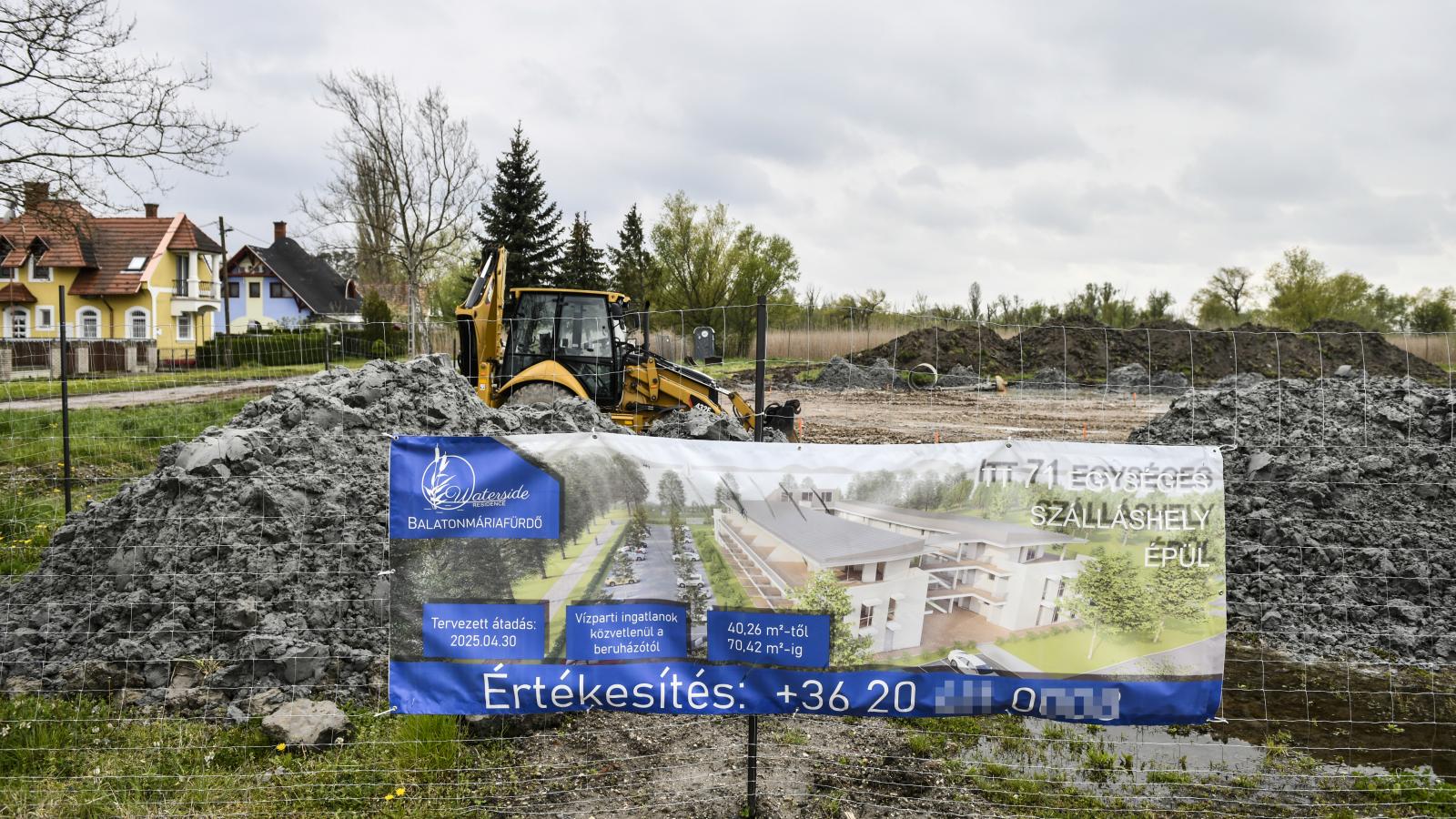 Egységes szálláshely elnevezéssel hirdetik az ingatlanokat. A 25 „szolgálatiból” 19 már el is kelt