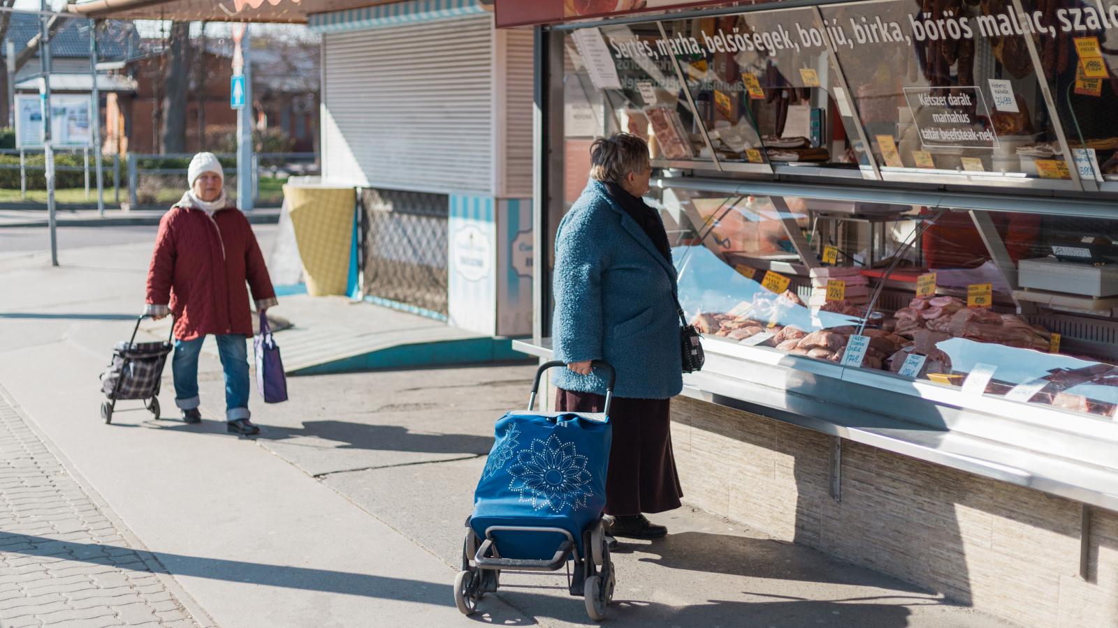 Majdnem egymillió olyan idős ember van, akinek a havi ellátása nem éri el a 130 ezer forintot