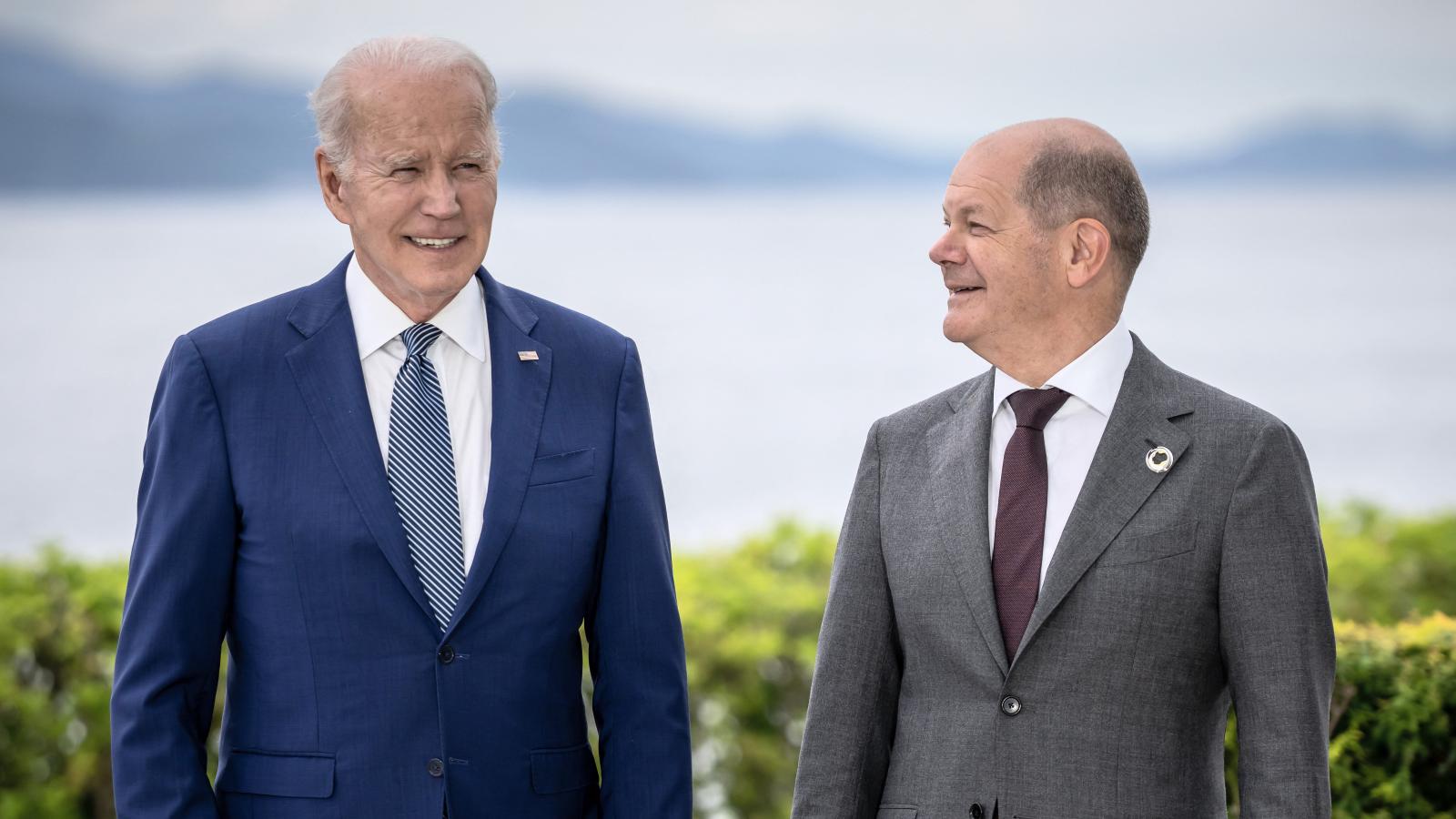 Joe Biden és Olaf Scholz Hirosimában a G7-csúcstalálkozón