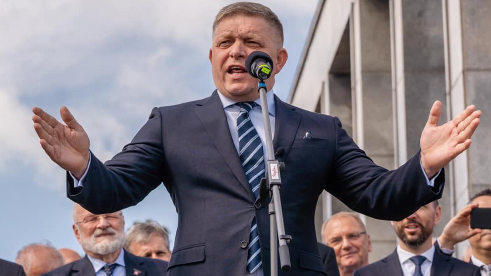 Robert Fico Orbán Viktor és kormánya politikájának nagy csodálója