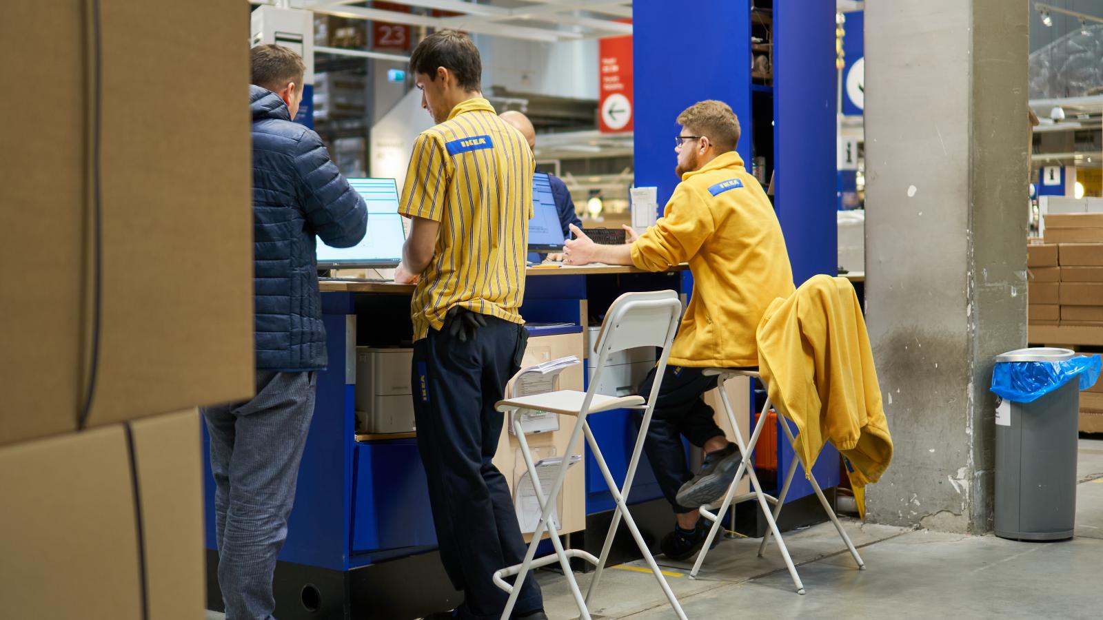 Az IKEA ebben a hónapban bejelentette, hogy 2021 óta 8500 callcenteres munkatársat képeztek át lakberendezési tanácsadóvá