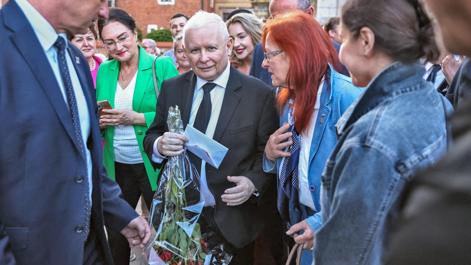 Jaroslaw Kaczynski szerepvállalásától a Jog és Igazságosság megerősödését remélik
a PiS híve