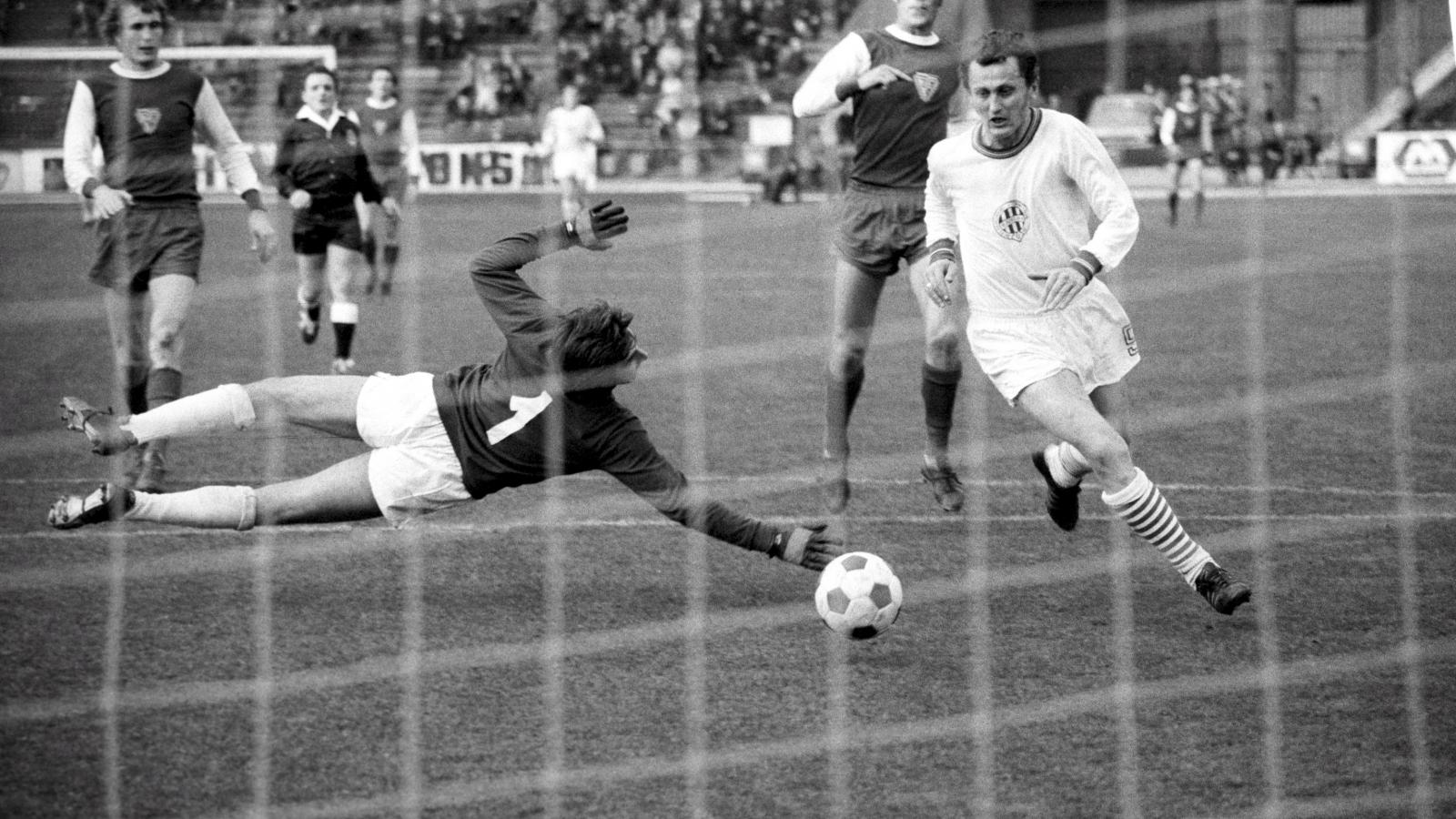 Ha már történelmi tett, akkor az Albert Flórián Aranylabdája 1967-ből vagy az, hogy 1968-ban három ferencvárosi (meg egy Vasas-) játékos szerepelt a FIFA csapatában a Brazília–Világválogatott gálamérkőzésen Rióban